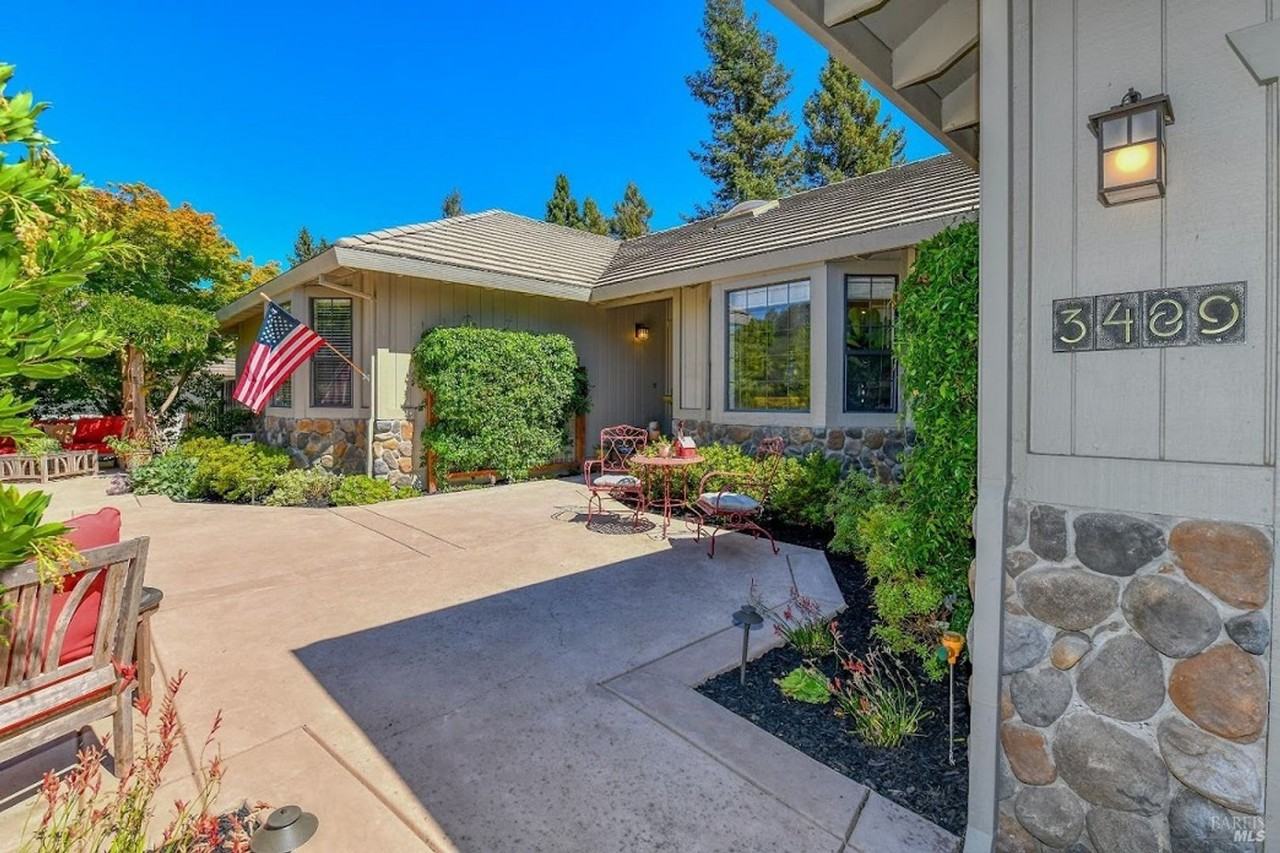 3489 Westminster Way - Photo 4 of 45