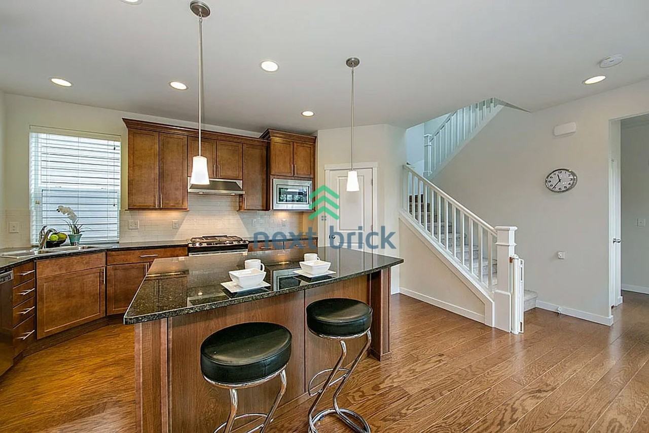 10598 Eastridge Dr Ne - Photo 3 of 15