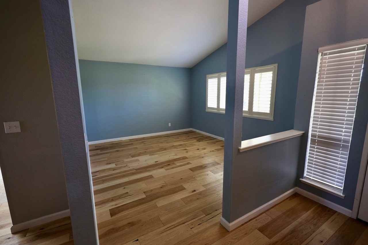 1102 Valley Oak Dr - Photo 3 of 28