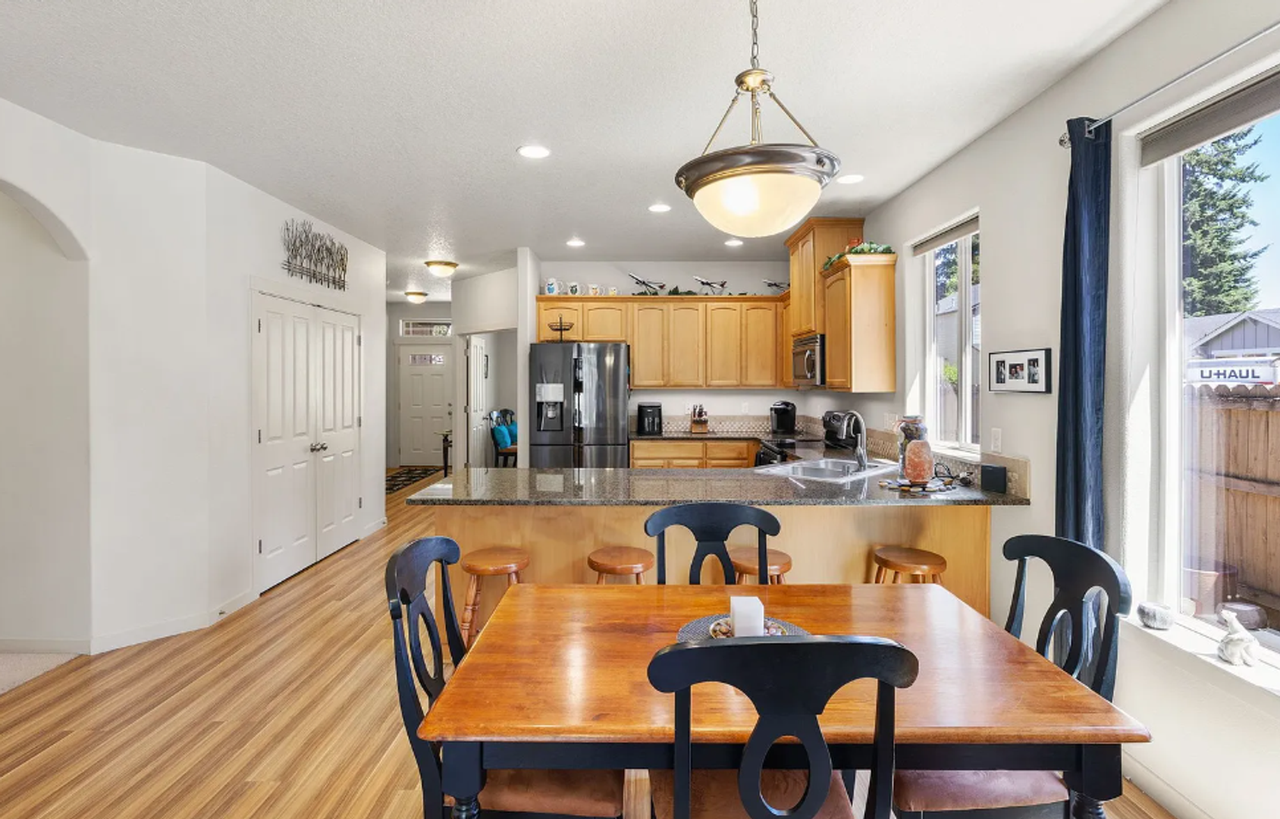 1618 Ne 158th Ct - Photo 3 of 12