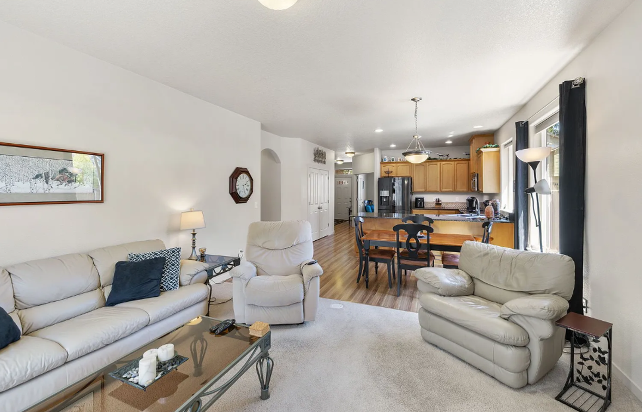 1618 Ne 158th Ct - Photo 5 of 12