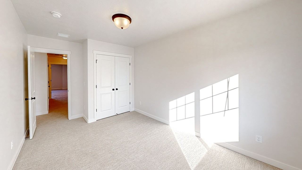 318 W 2280 S - Photo 6 of 17
