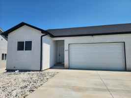 featured image of 673 E Laporte Dr