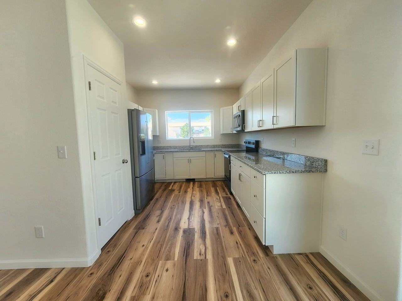673 E Laporte Dr - Photo 2 of 11