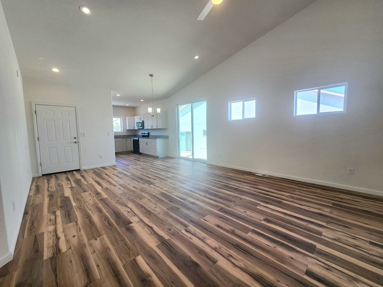 673 E Laporte Dr - Photo 3 of 11