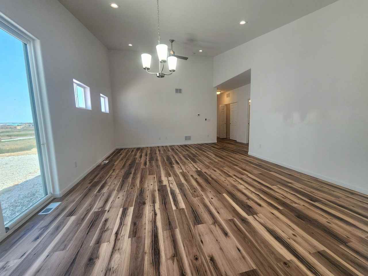 673 E Laporte Dr - Photo 4 of 11