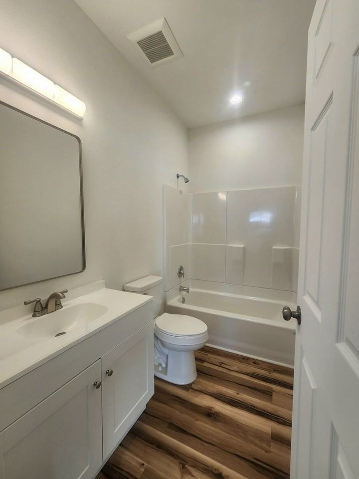 673 E Laporte Dr - Photo 5 of 11