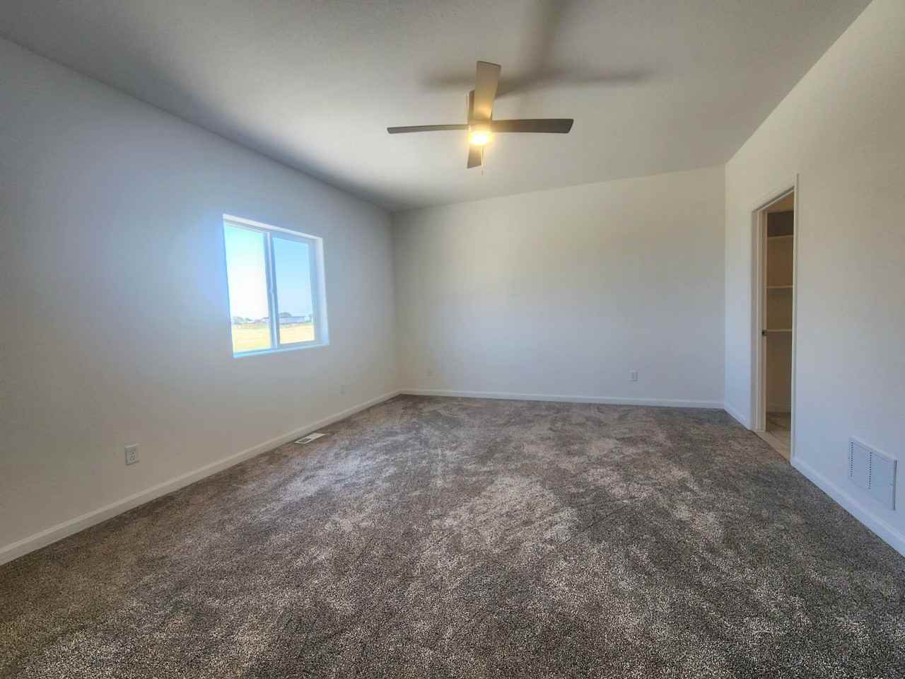 673 E Laporte Dr - Photo 6 of 11