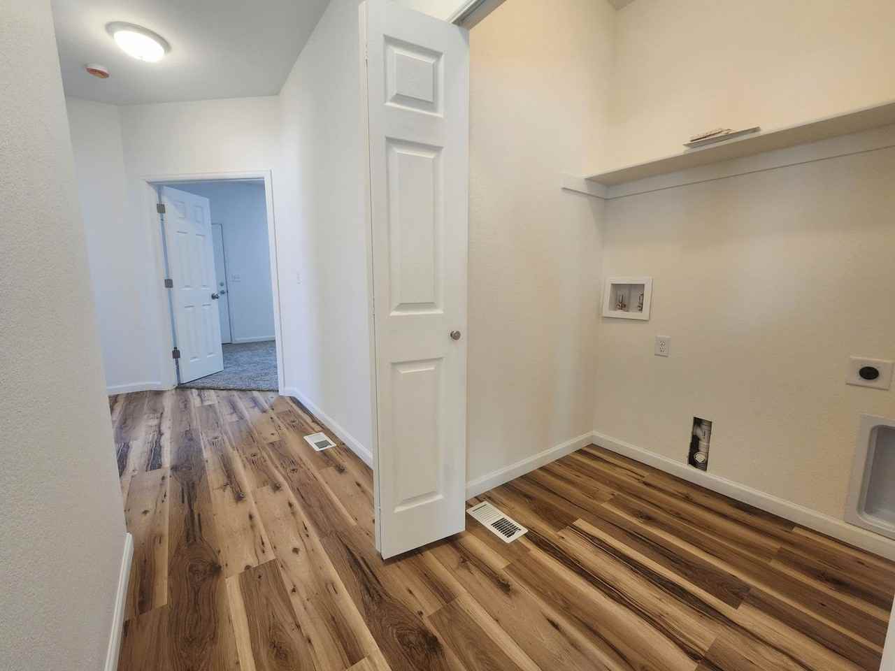 673 E Laporte Dr - Photo 7 of 11