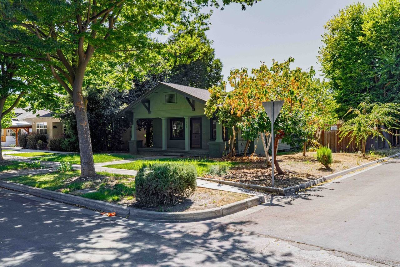 229 Orange Ave - Photo 4 of 29