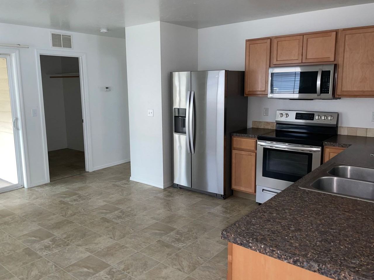 10450 W Bear Lake Dr - Photo 3 of 13