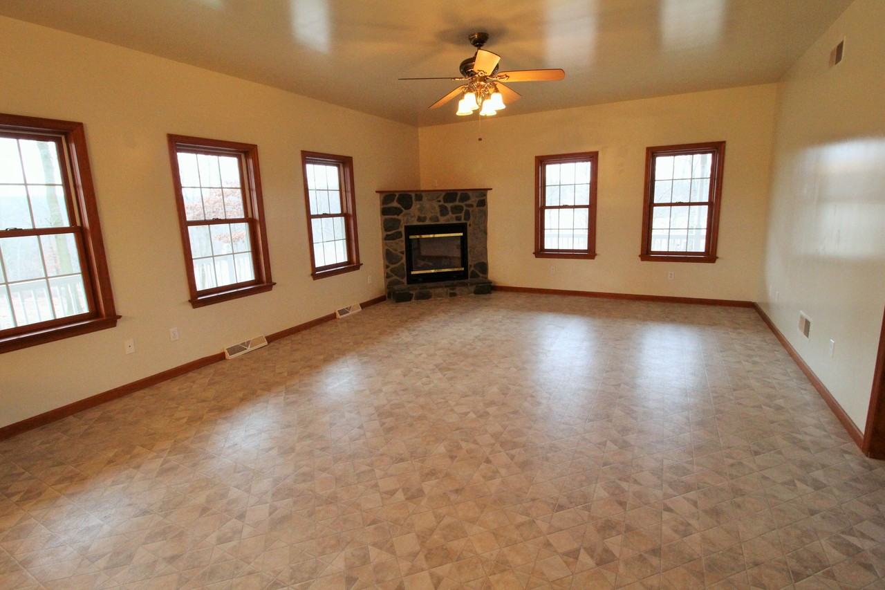 452 Noble Rd - Photo 2 of 22