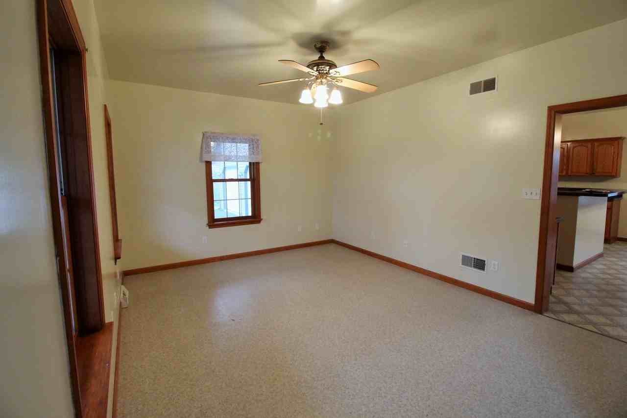 452 Noble Rd - Photo 3 of 22