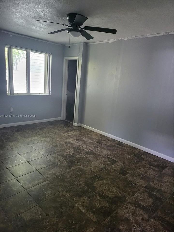 1352 Ne 116th St #1352-1352 - Photo 2 of 5