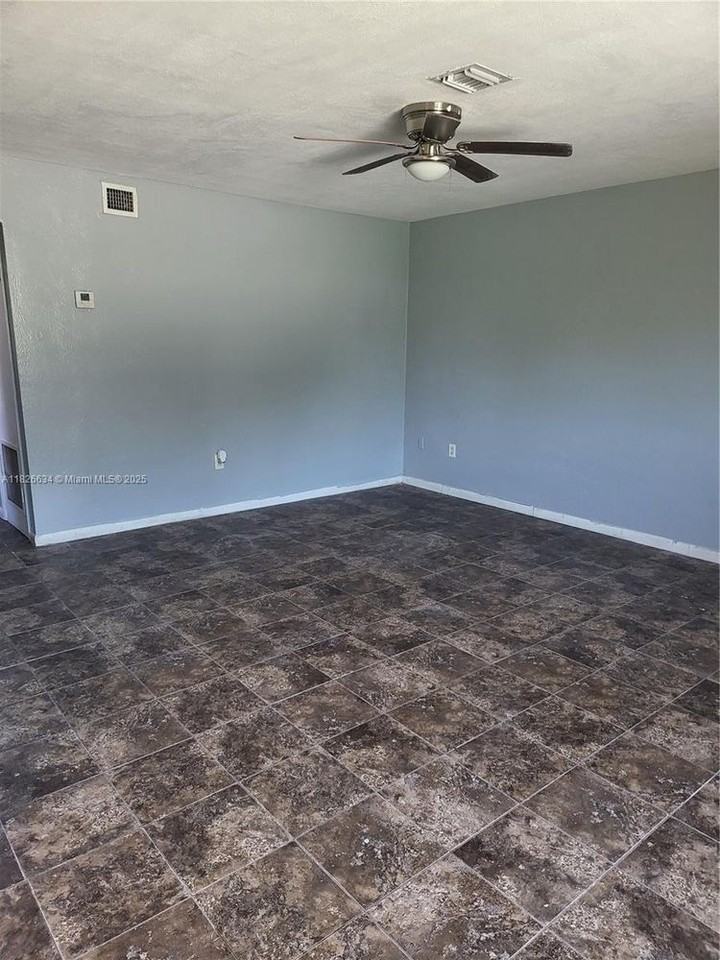 1352 Ne 116th St #1352-1352 - Photo 3 of 5