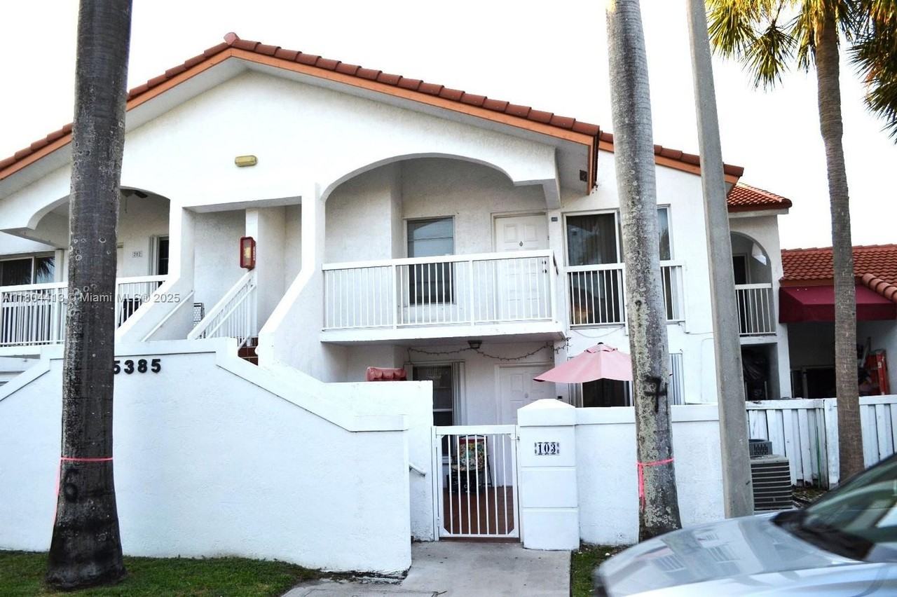 15385 Sw 76th Ter #203-203 - Photo 3 of 14