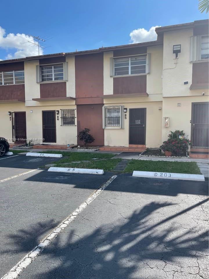 21 Sw 109th Ave #B5B5 - Photo 2 of 22