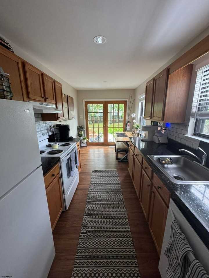 16 Cedar Ct #16 - Photo 3 of 18