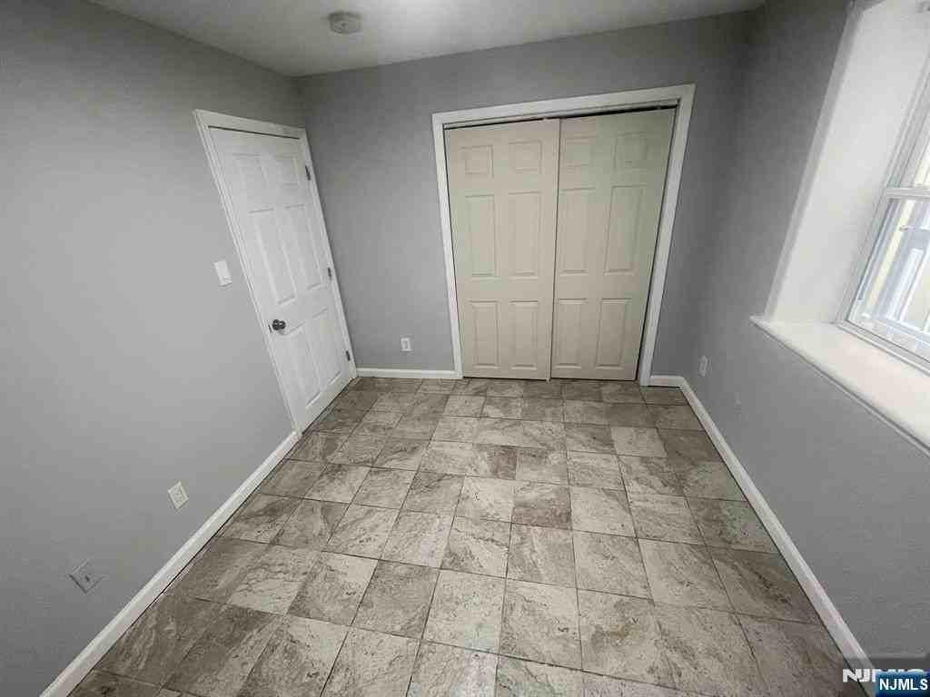 512 6th St #GG - Photo 3 of 10