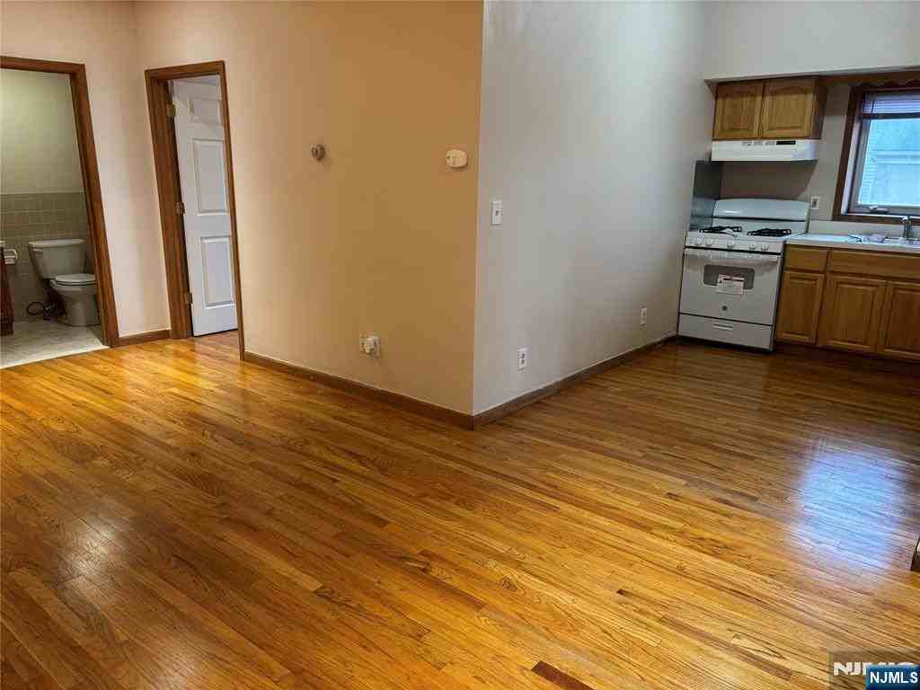 121123 Ridge Rd #3-3 - Photo 3 of 7