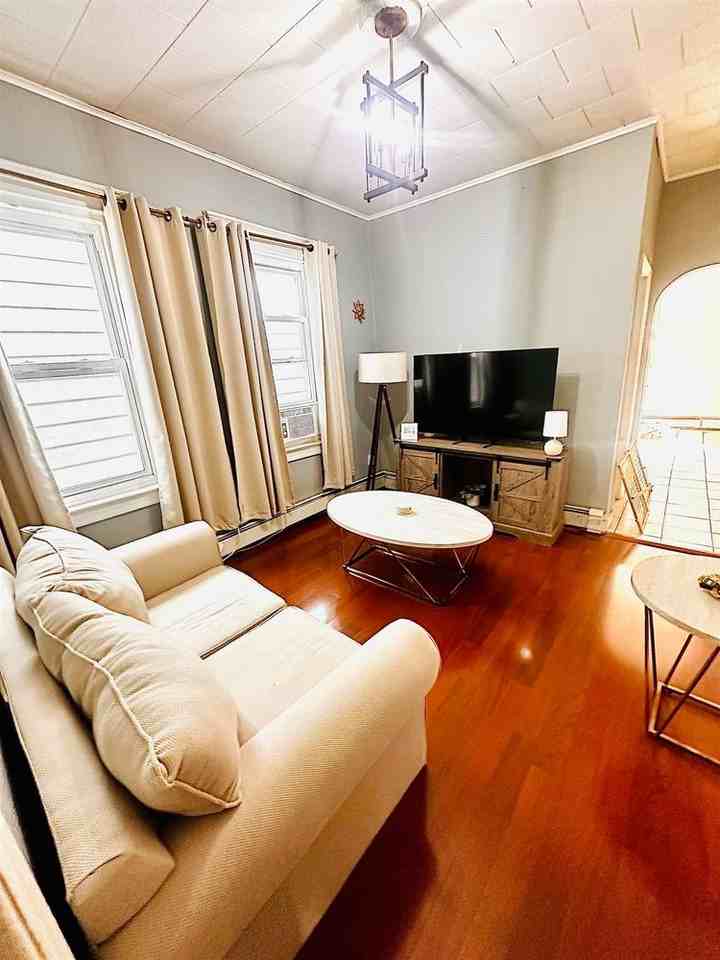 25 Romaine Ave #25 - Photo 3 of 12