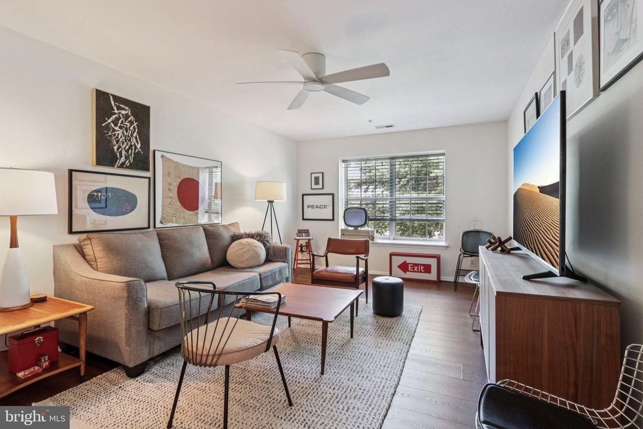 2706 Wimbledon Way #2706 - Photo 3 of 42