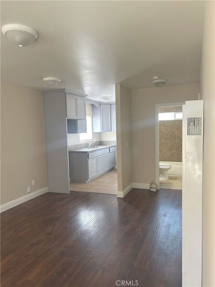 626 W 59th Pl #626 - Photo 3 of 10