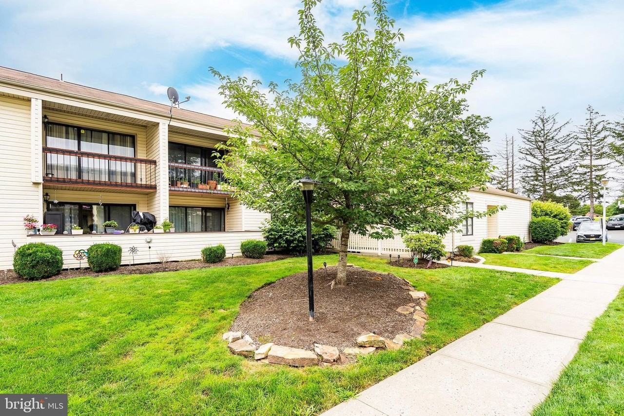 10 10-u-10 Avon #10 - Photo 2 of 34