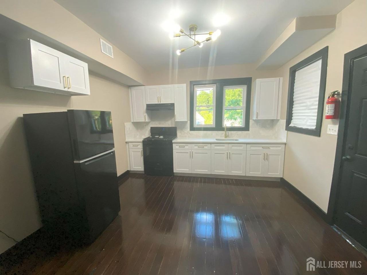 11 Center St #BB - Photo 2 of 25