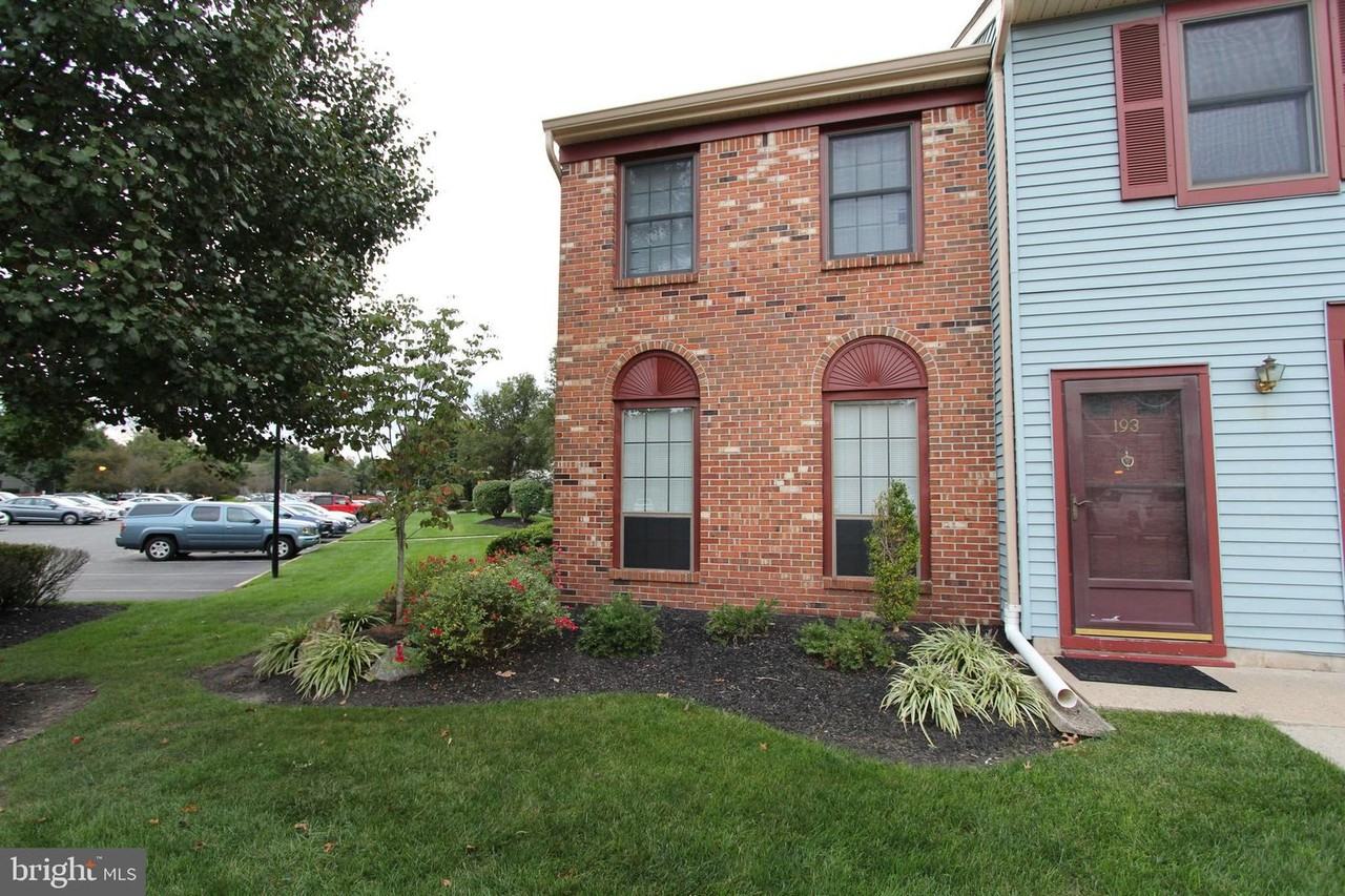 193 Wyndham Pl #193 - Photo 2 of 28
