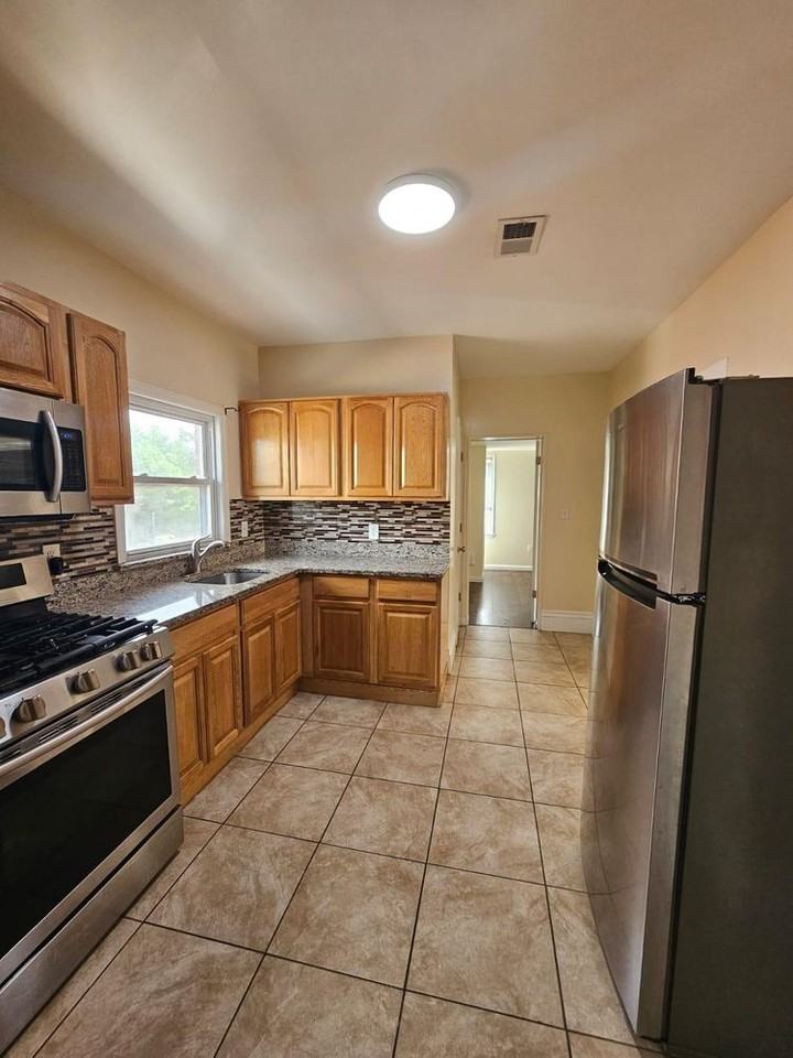 240 Copeland Ave #2-2 - Photo 3 of 12