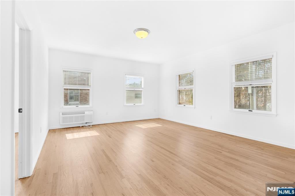 35 Emerson Plz W #2S2S - Photo 3 of 9