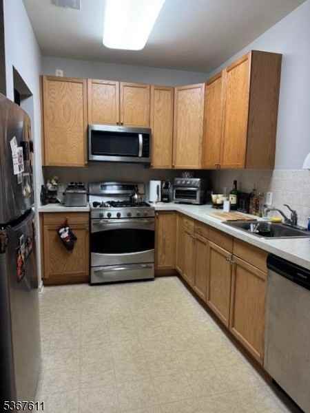 157 Conover Ter #157-157 - Photo 3 of 15