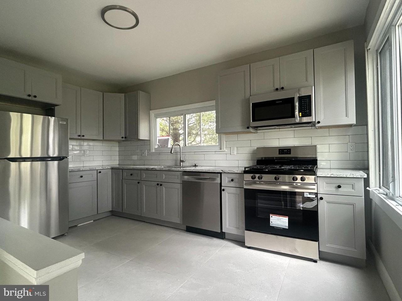 405 Lake Ave #405 - Photo 3 of 14