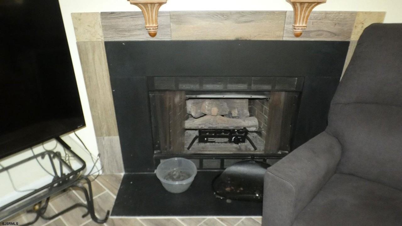 696 E Lake Front Cir #696-696 - Photo 3 of 15