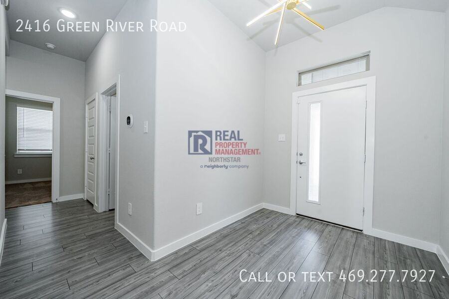 2416 Green River Rd - Photo 3 of 29