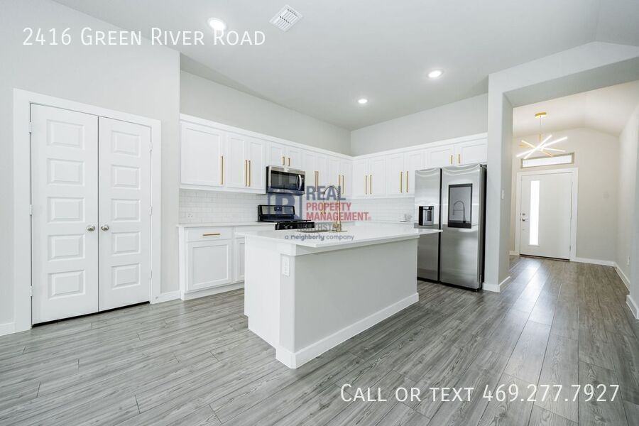 2416 Green River Rd - Photo 4 of 29