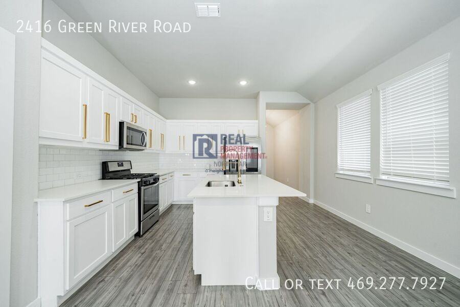 2416 Green River Rd - Photo 7 of 29