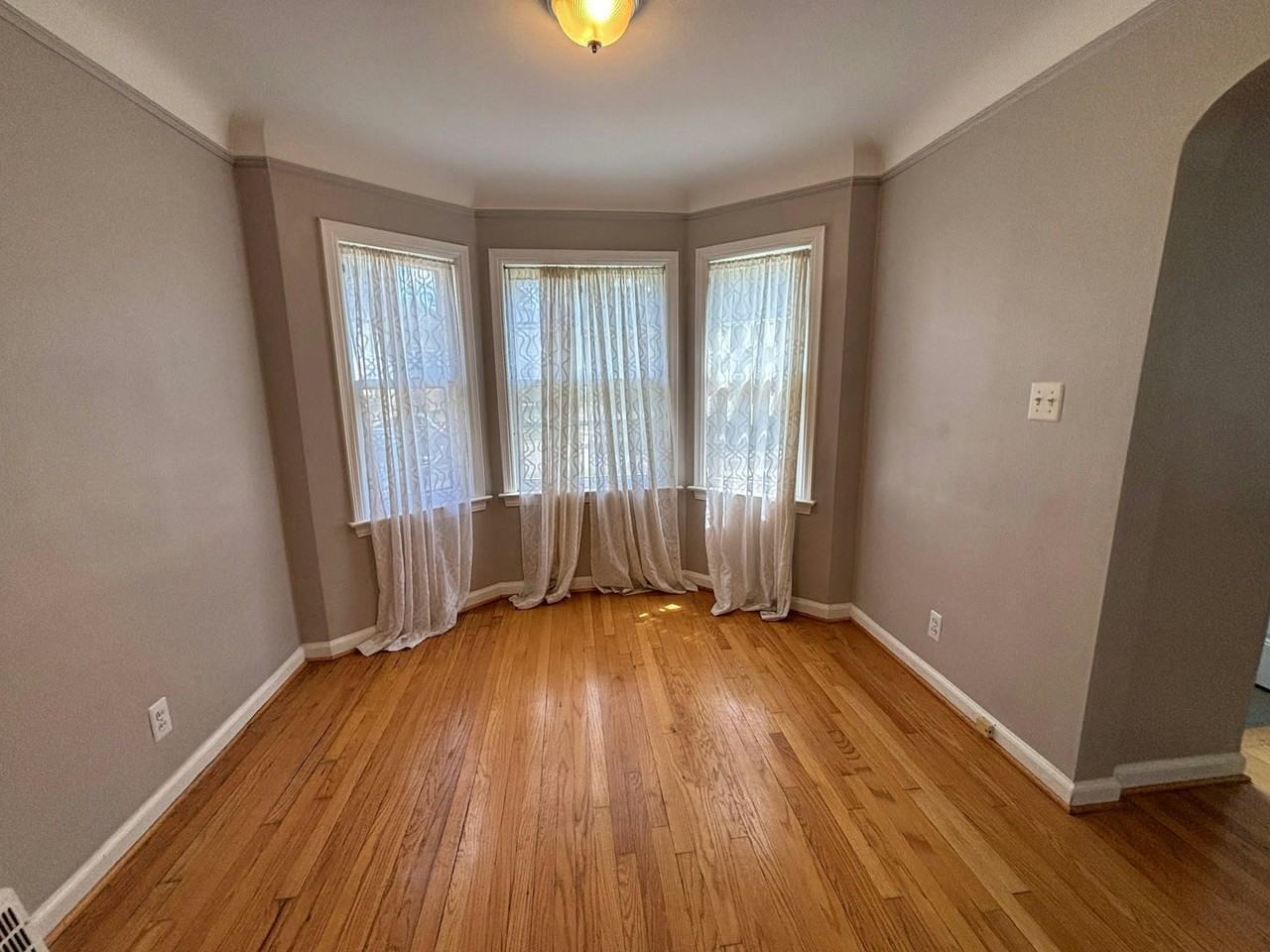 581 Flowerdale Street - Photo 3 of 15