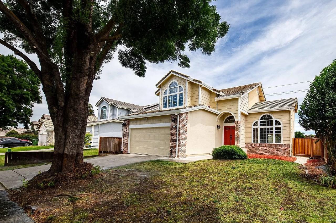 270 Camelot Dr - Photo 2 of 25