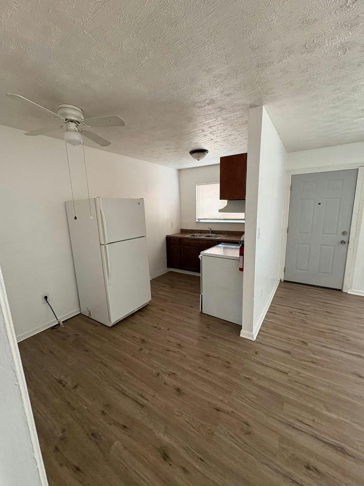 56 Fernwood Avenue, Unit B - Photo 6 of 9