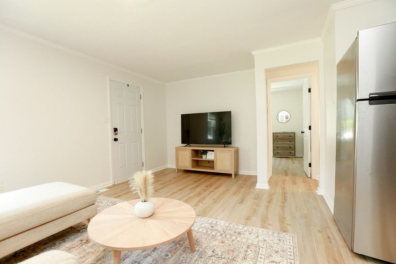 2709 Mark Street - Photo 2 of 27