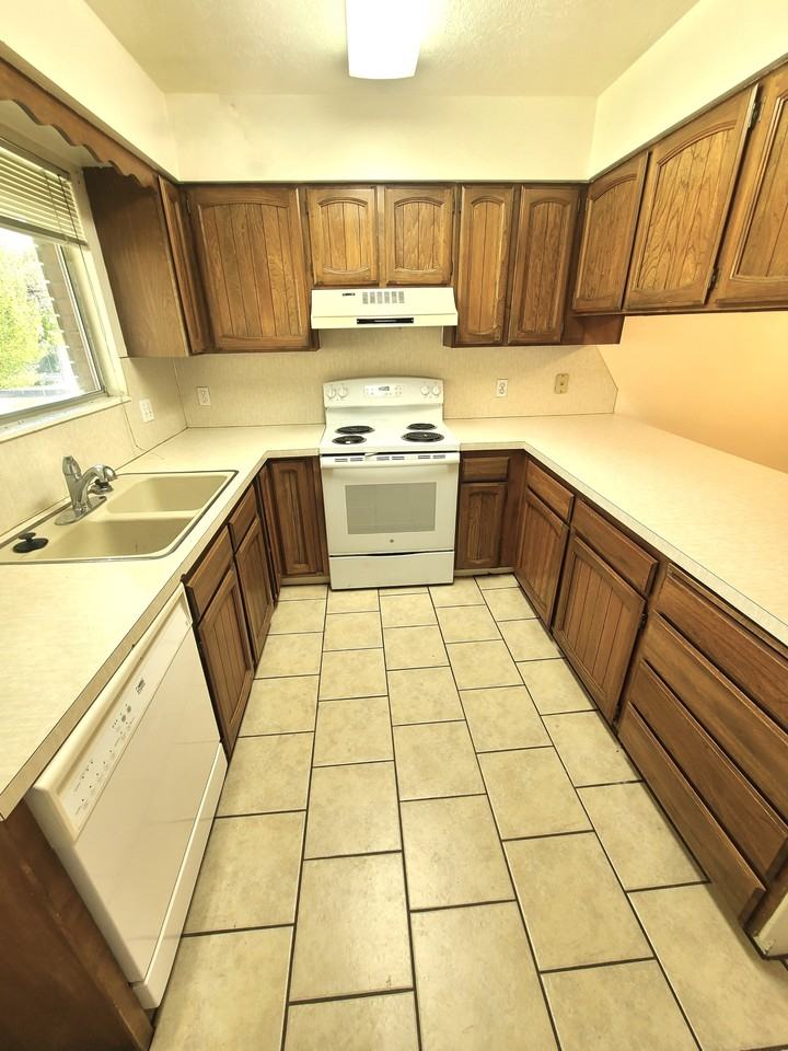 929 S 1060 E - KUZ - Photo 6 of 22
