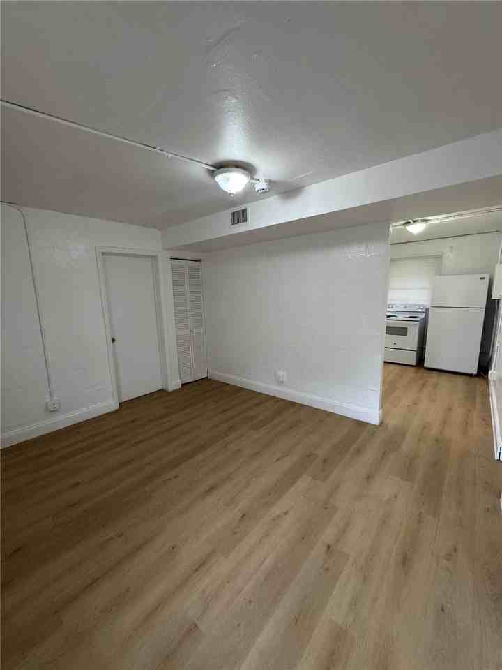 840 Northwest 5th Avenue - Photo 2 of 14