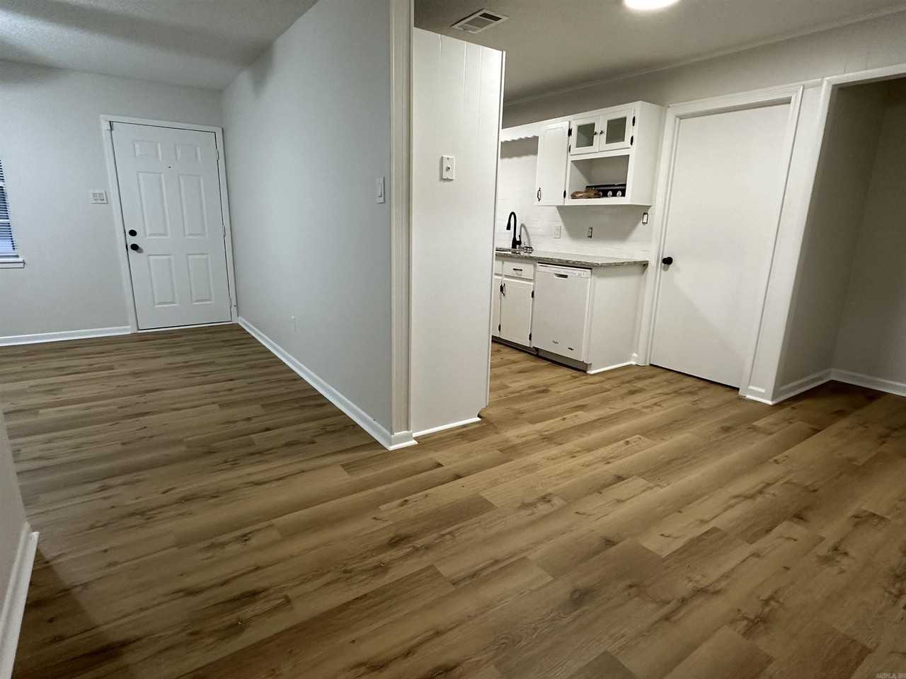 408 Se 1st St - Photo 4 of 28