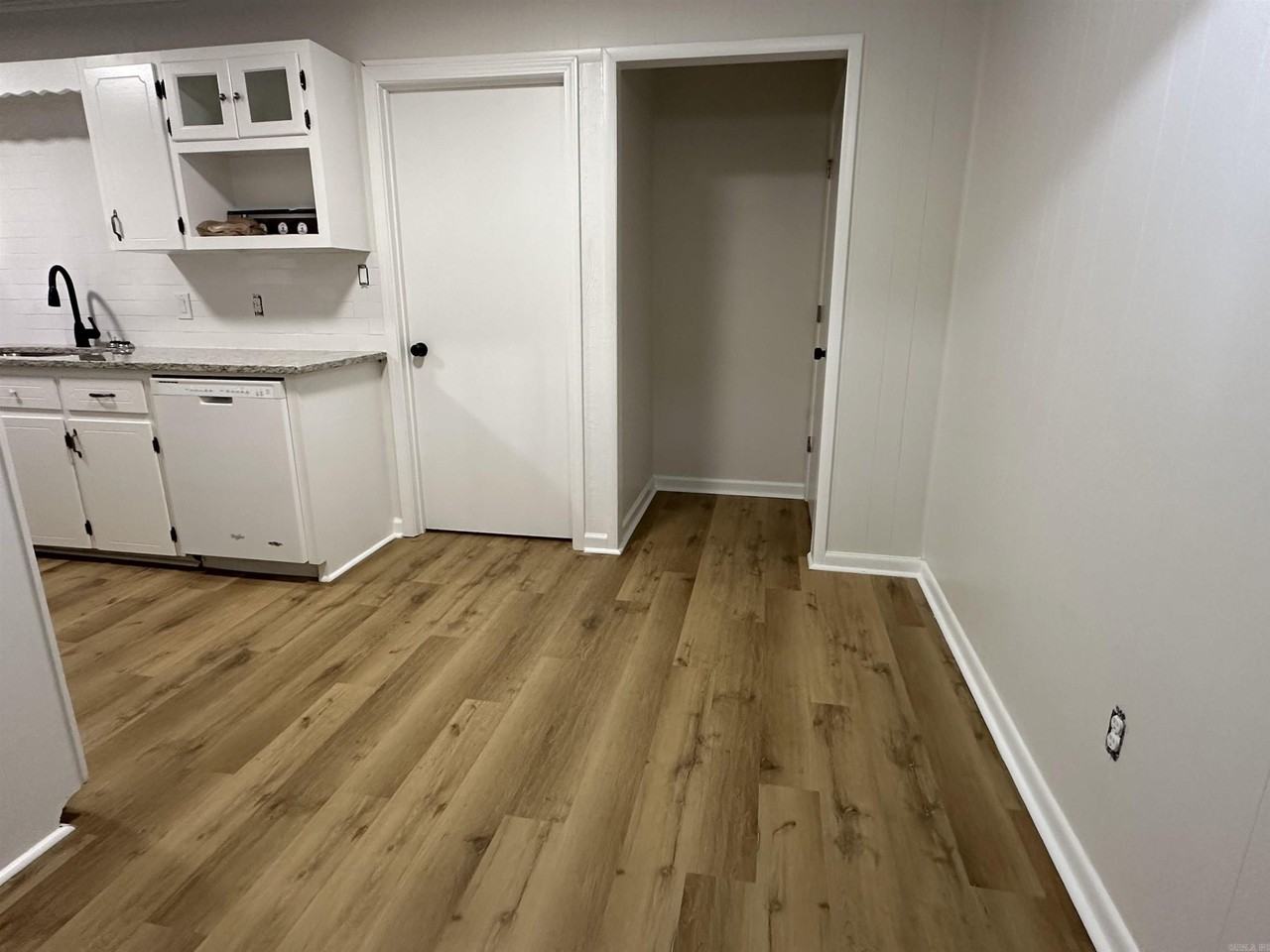 408 Se 1st St - Photo 5 of 28