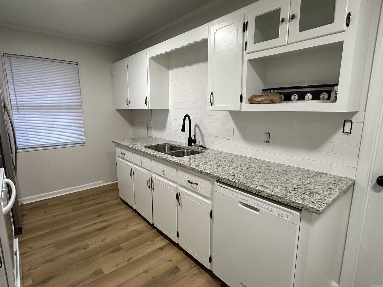 408 Se 1st St - Photo 7 of 28