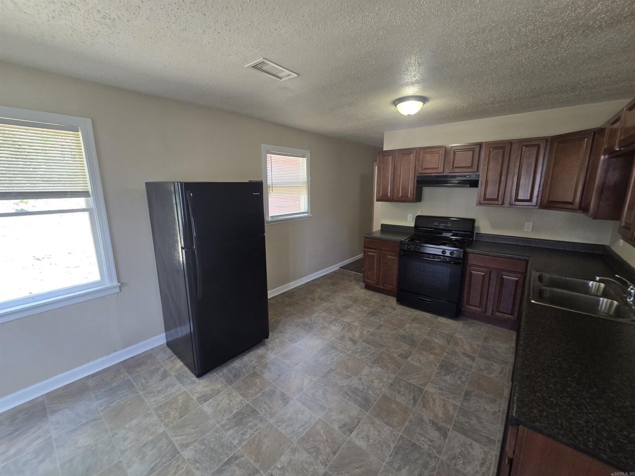 4512 Grand Ave - Photo 2 of 14