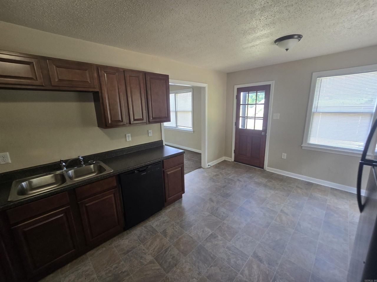 4512 Grand Ave - Photo 3 of 14