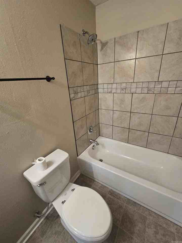 4512 Grand Ave - Photo 4 of 14